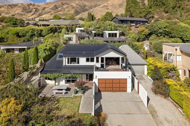 Photo of property in 11 Morrows Mead, Wanaka, 9305