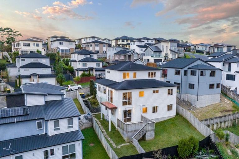 Photo of property in 42 San Prospero Crescent, Henderson, Auckland, 0612