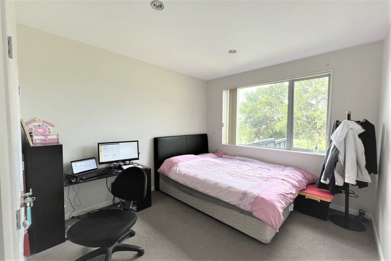 Photo of property in 27 Mantra Road, Massey, Auckland, 0614