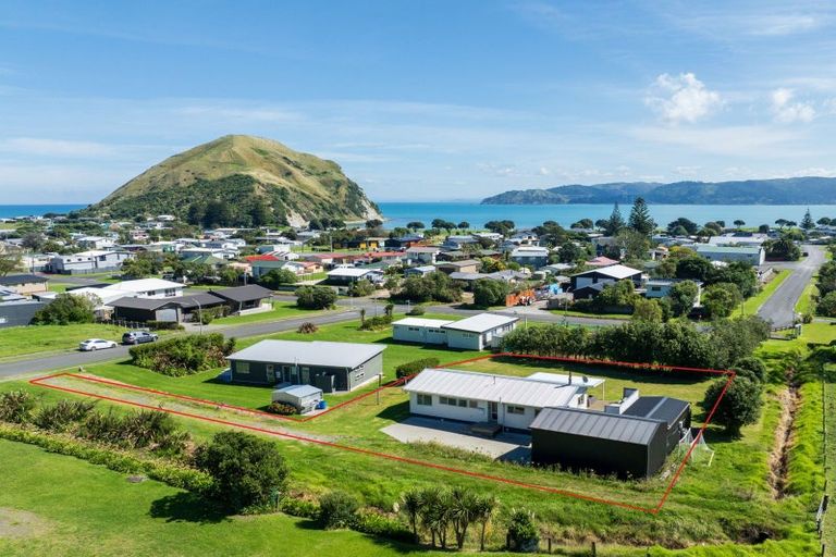 Photo of property in 5 Mahia Heights Drive, Mahia, 4198