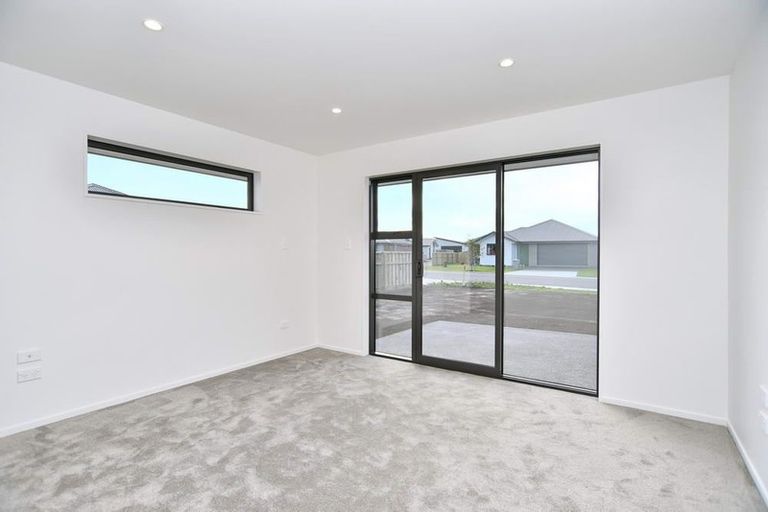 Photo of property in 16 Grey View Grove, Rangiora, 7400