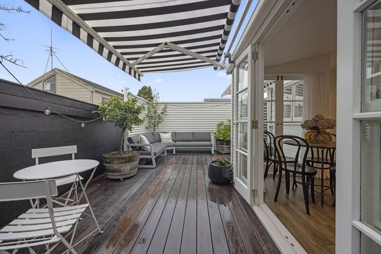 Photo of property in 251a Courtenay Street, Strandon, New Plymouth, 4312