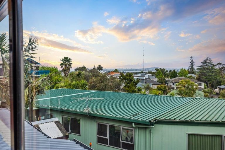 Photo of property in 1/86 Waimumu Road, Massey, Auckland, 0614
