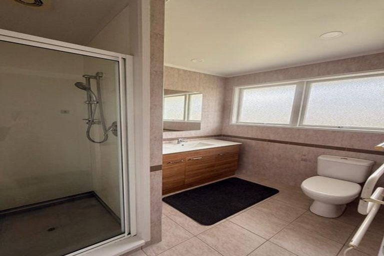 Photo of property in 19 Anne Road, Hillcrest, Auckland, 0627