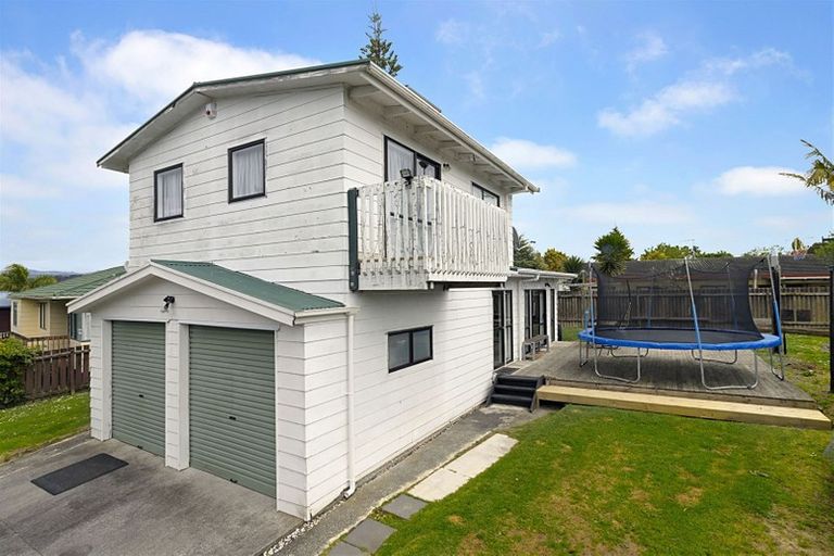 Photo of property in 19 Riserra Drive, Ranui, Auckland, 0612