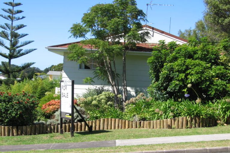 Photo of property in 4 Halder Place, Torbay, Auckland, 0632