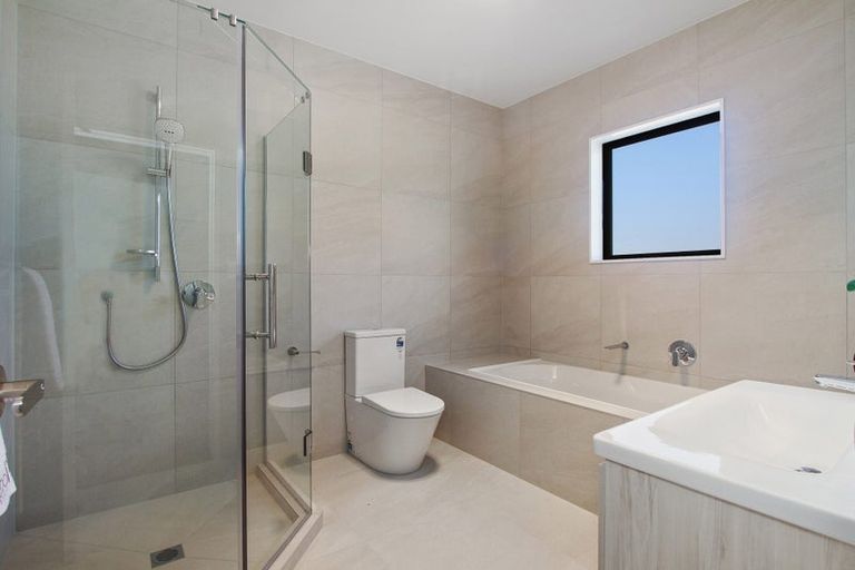 Photo of property in 16 Awa Avenue, Helensville, 0800