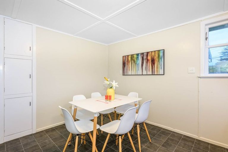 Photo of property in 61 Pomaria Road, Henderson, Auckland, 0610