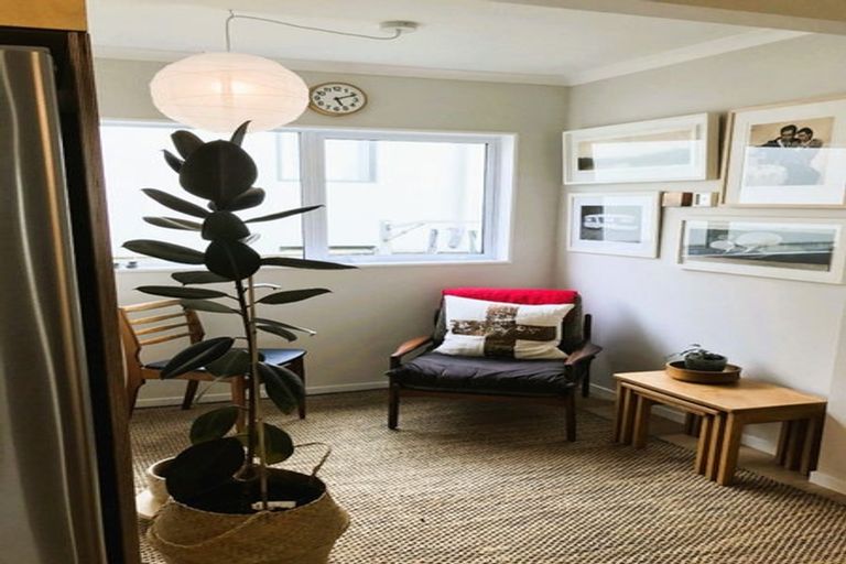 Photo of property in 44s Roxburgh Street, Mount Victoria, Wellington, 6011