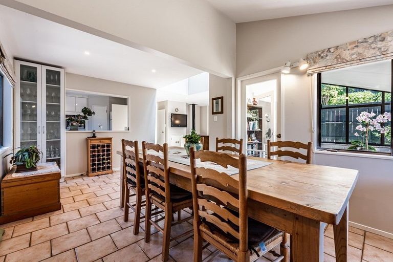 Photo of property in 2/25 Knights Road, Rothesay Bay, Auckland, 0630