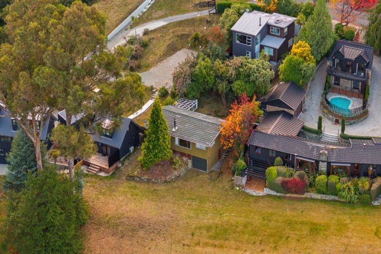 Photo of property in 2/83 Arawata Terrace, Sunshine Bay, Queenstown, 9300