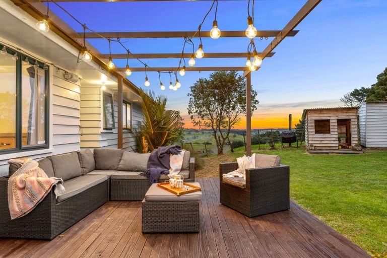 Photo of property in 211 Whitehills Road, Waitoki, Silverdale, 0994