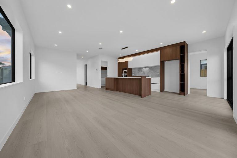 Photo of property in 30 Korowhiti Road, Clarks Beach, 2122