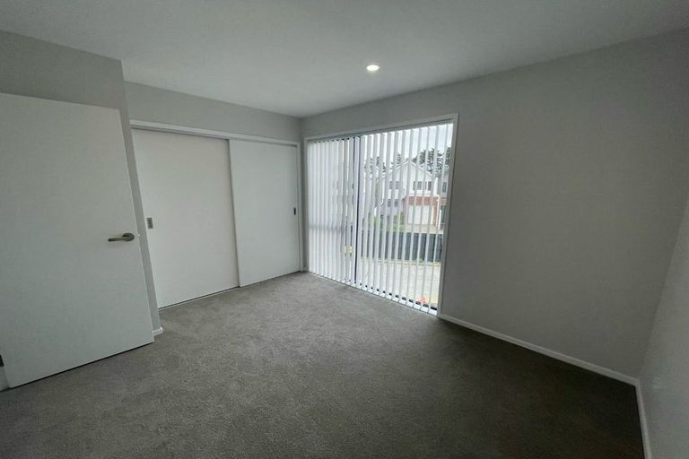 Photo of property in 2 Mikoikoi Crescent, Mangere Bridge, Auckland, 2022