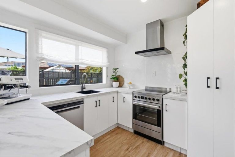 Photo of property in 11 Reef Avenue, Papamoa Beach, Papamoa, 3118