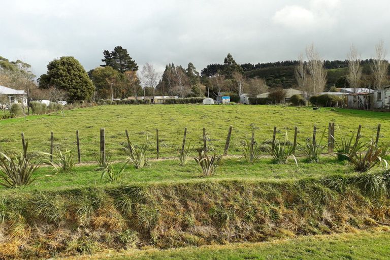 Photo of property in 32 Alfredton Road, Eketahuna, 4900