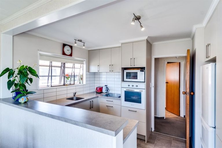 Photo of property in 2/442 Gloucester Street, Taradale, Napier, 4112