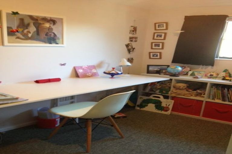 Photo of property in 77a Woodhouse Avenue, Karori, Wellington, 6012