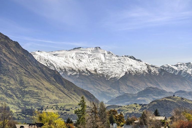 Photo of property in 15 Kereru Crescent, Wanaka, 9305