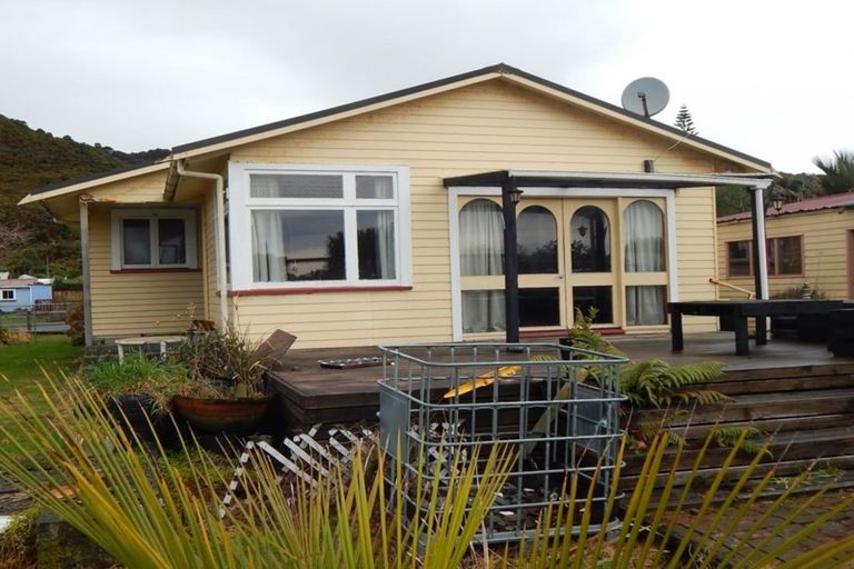 Photo of property in 1 Curtis Street, Hector, 7822
