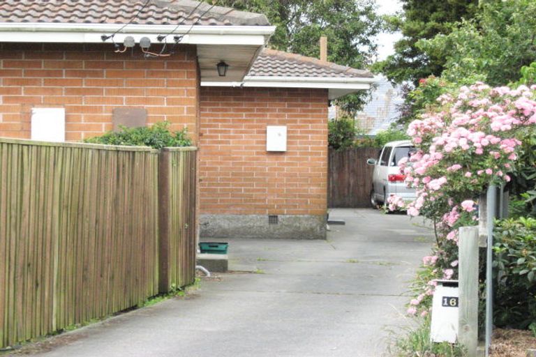 Photo of property in 16 Oakdale Street, Avonhead, Christchurch, 8042