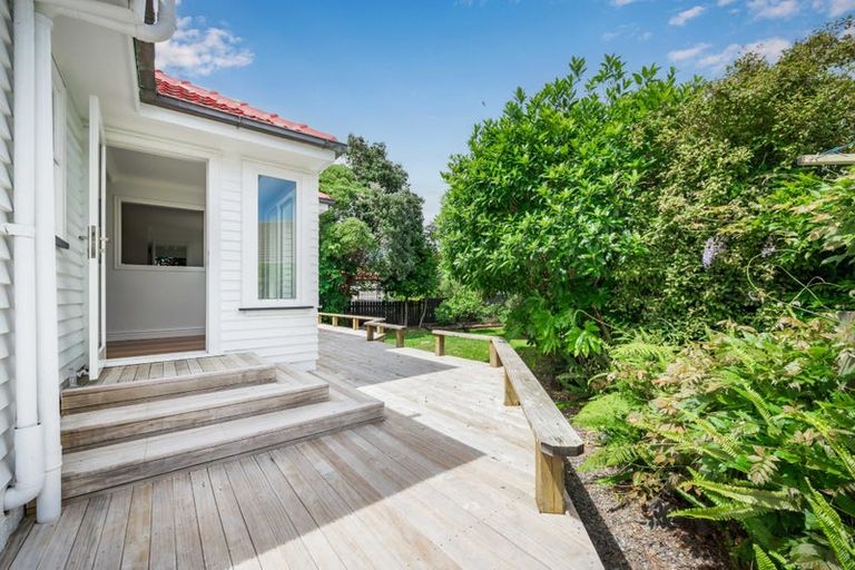 Photo of property in 2 Kohekohe Road, Waikanae, 5036