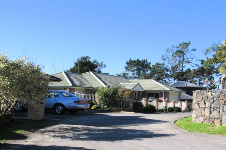 Photo of property in 10 Greenwoods Close, Titirangi, Auckland, 0604