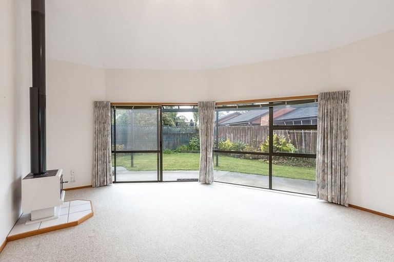 Photo of property in 7 Nickell Place, Orewa, 0931