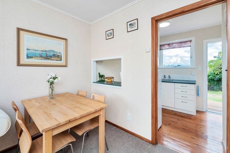Photo of property in 8 Westward Ho, Glen Eden, Auckland, 0602