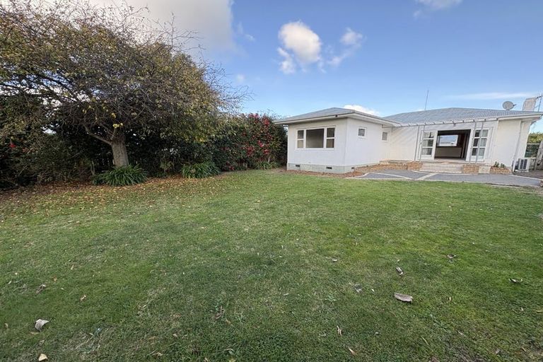 Photo of property in 17 Howard Road, Taradale, Napier, 4112