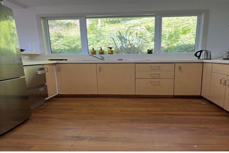 Photo of property in 9 Lomond Street, Newlands, Wellington, 6037