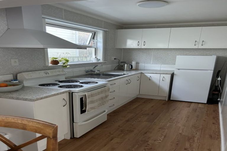 Photo of property in 118 Lyall Parade, Lyall Bay, Wellington, 6022