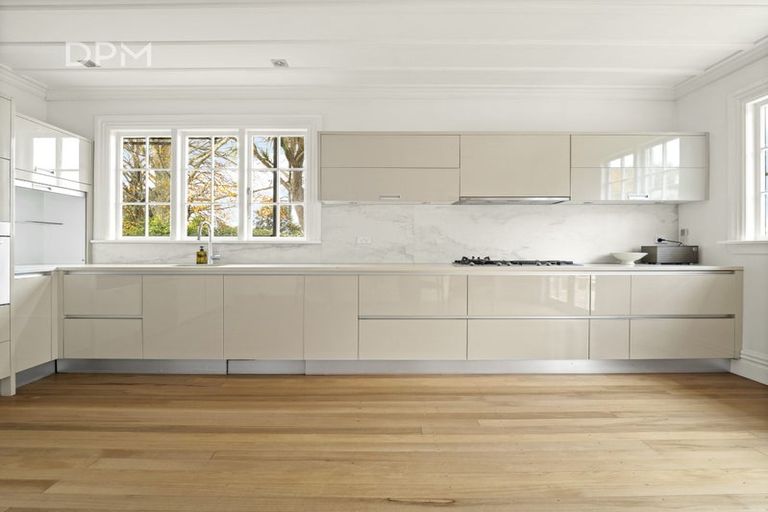 Photo of property in 10 Alison Crescent, Belleknowes, Dunedin, 9011