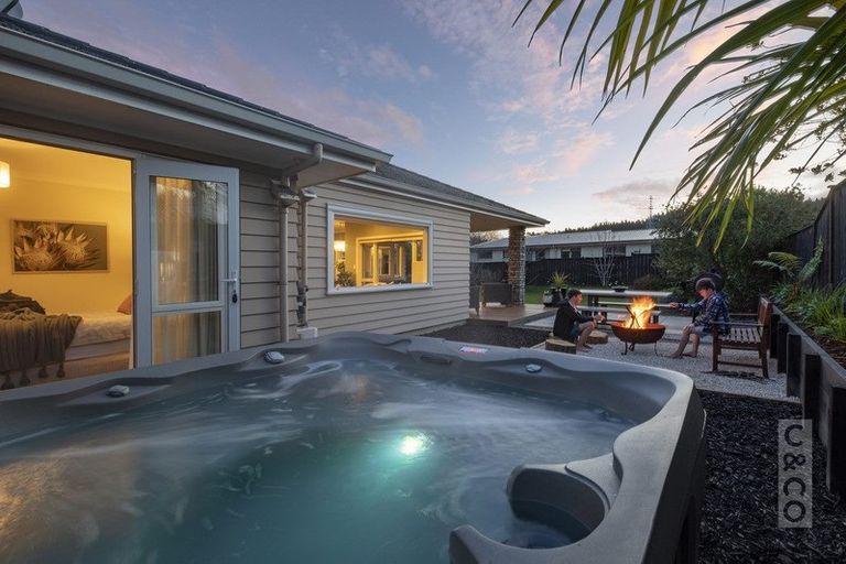 Photo of property in 4 Crabb Fields Lane, Riverhead, 0820