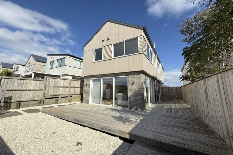 Photo of property in 17 Sunnyheights Road, Orewa, 0931