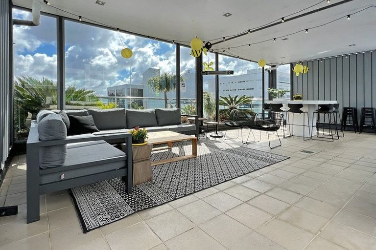 Photo of property in Sentinel Apartments, 1102/3 Northcroft Street, Takapuna, Auckland, 0622