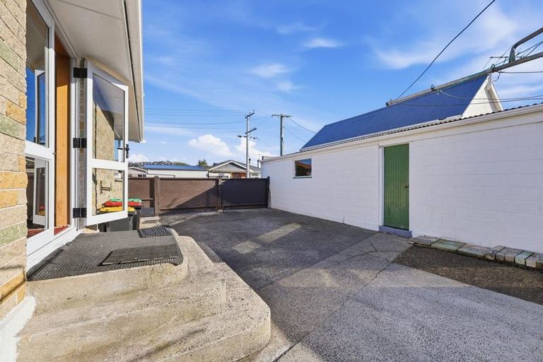 Photo of property in 132 Macandrew Road, South Dunedin, Dunedin, 9012