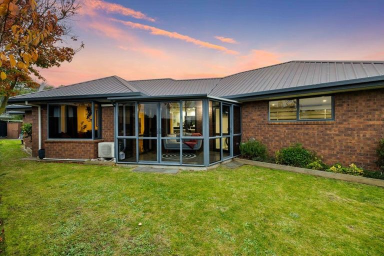 Photo of property in 2/44 Kathleen Crescent, Hornby, Christchurch, 8042