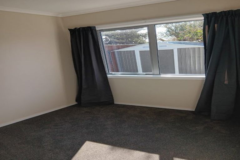 Photo of property in 10 Freyberg Crescent, Waikanae Beach, Waikanae, 5036