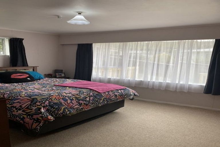 Photo of property in 110 Taylor Terrace, Tawa, Wellington, 5028