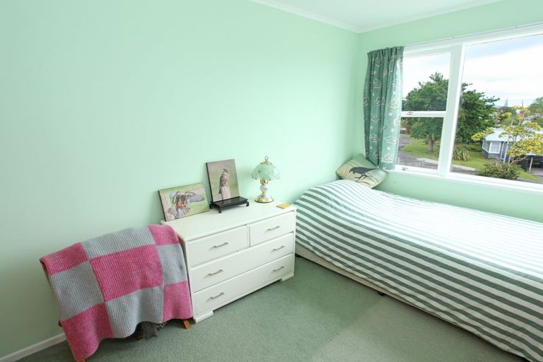 Photo of property in 40 Gill Avenue, Te Atatu Peninsula, Auckland, 0610