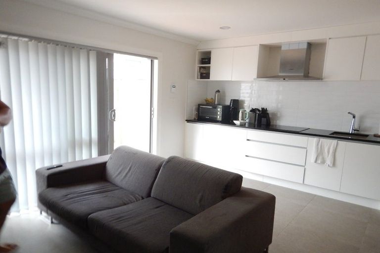 Photo of property in 50 Colliston Rise, Pinehill, Auckland, 0632
