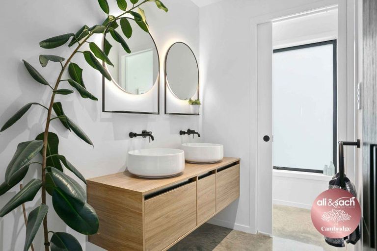 Photo of property in 1/45 Saint Kilda Road, Cambridge, 3434