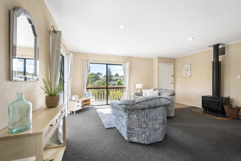 Photo of property in 3/75 Stanley Road, Glenfield, Auckland, 0629