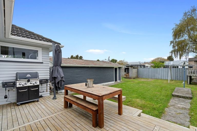 Photo of property in 2 Quinn Road, Levin, 5510