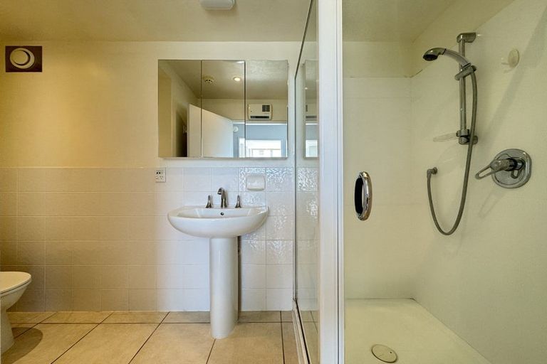 Photo of property in Jerningham Apartments, 20 Oriental Terrace, Oriental Bay, Wellington, 6011