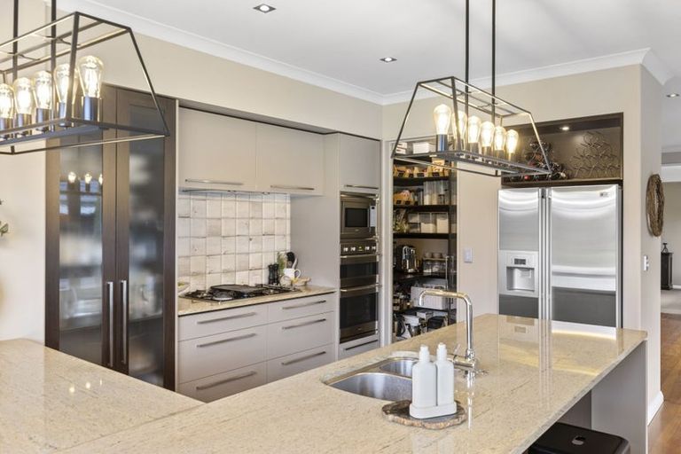 Photo of property in 68 Willowview Drive, Redwood, Christchurch, 8051