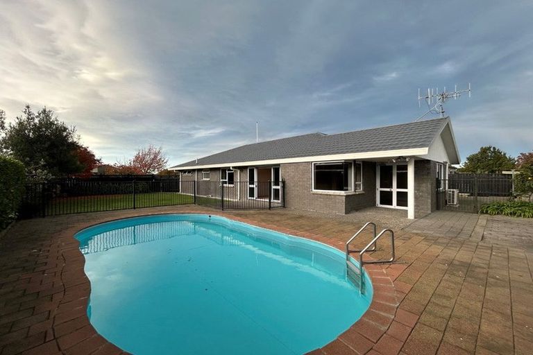 Photo of property in 17 Whiting Crescent, Greenmeadows, Napier, 4112