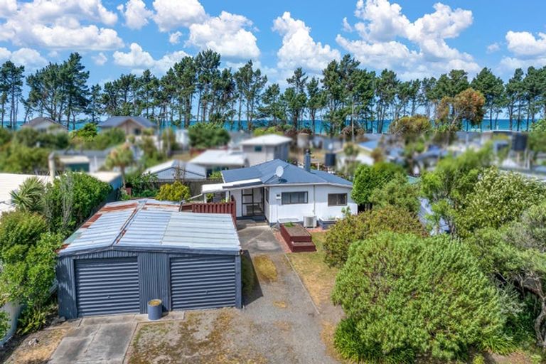 Photo of property in 20 Holton Road, Amberley, 7481