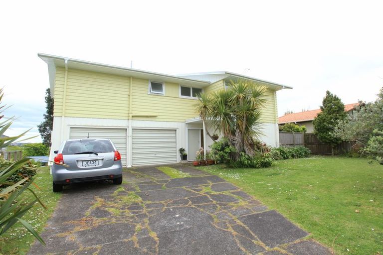 Photo of property in 40 Gill Avenue, Te Atatu Peninsula, Auckland, 0610